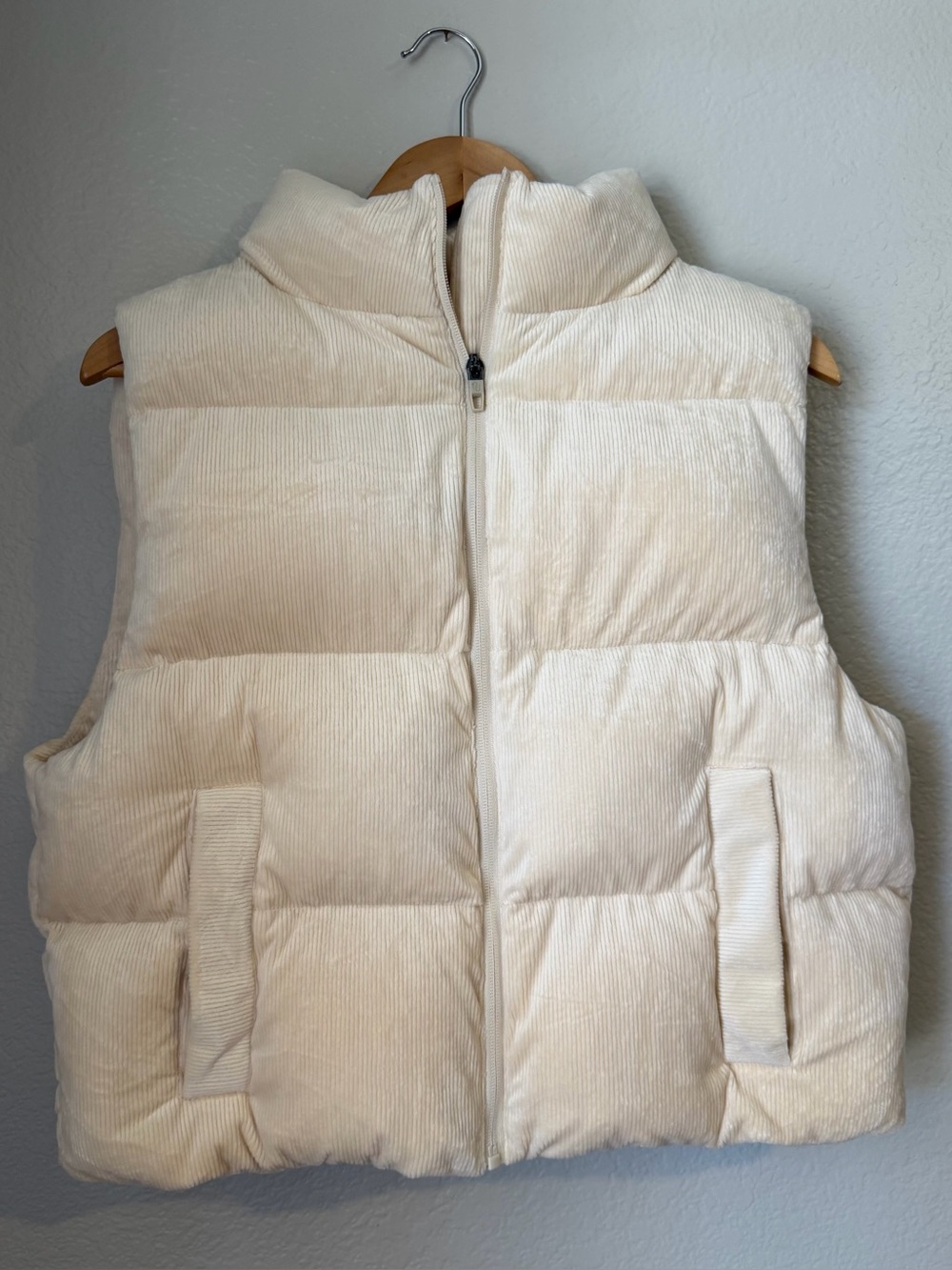 Nuuds Ribbed Velvet Velour Puffer Vest Bone Down Filled Size Medium Cozy Soft